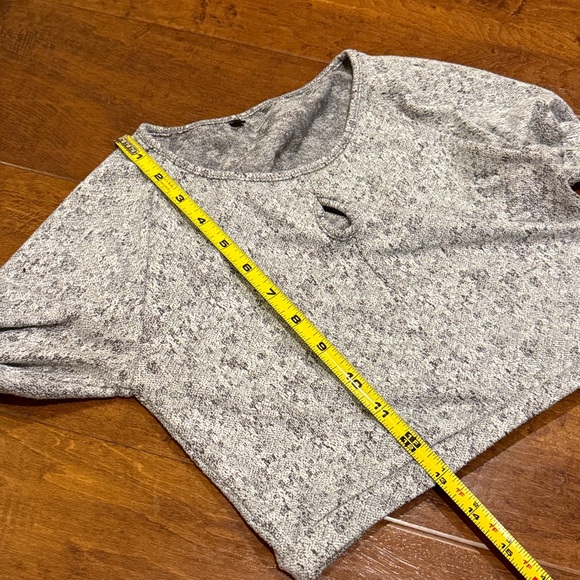 Gym Shark Cropped Keyhole Workout Top - Picture 8 of 8